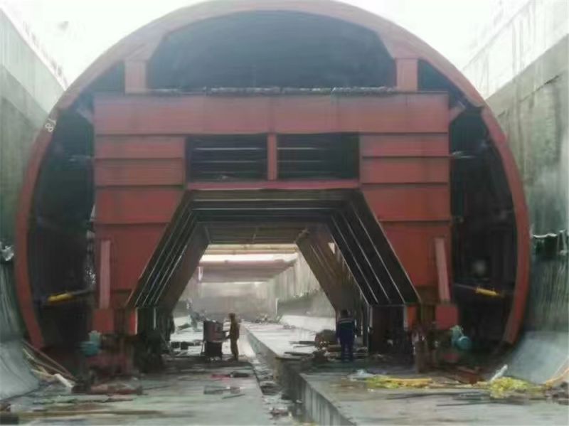 什么是冷彎機？